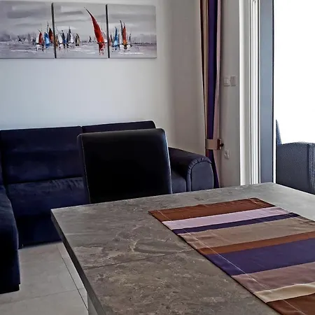 Vala مالينسكا